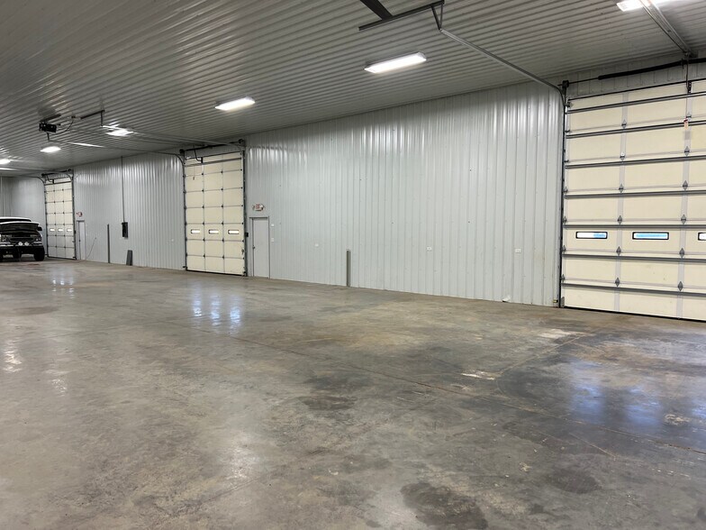 More Photos Of 3700 Dover Rd, Woodlawn Warehouse For Lease