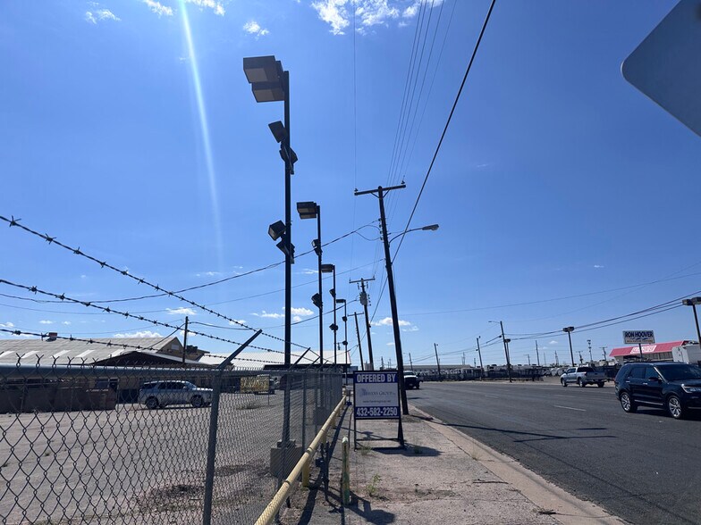 More Photos Of 1514 E 2nd St, Odessa Freestanding For Lease