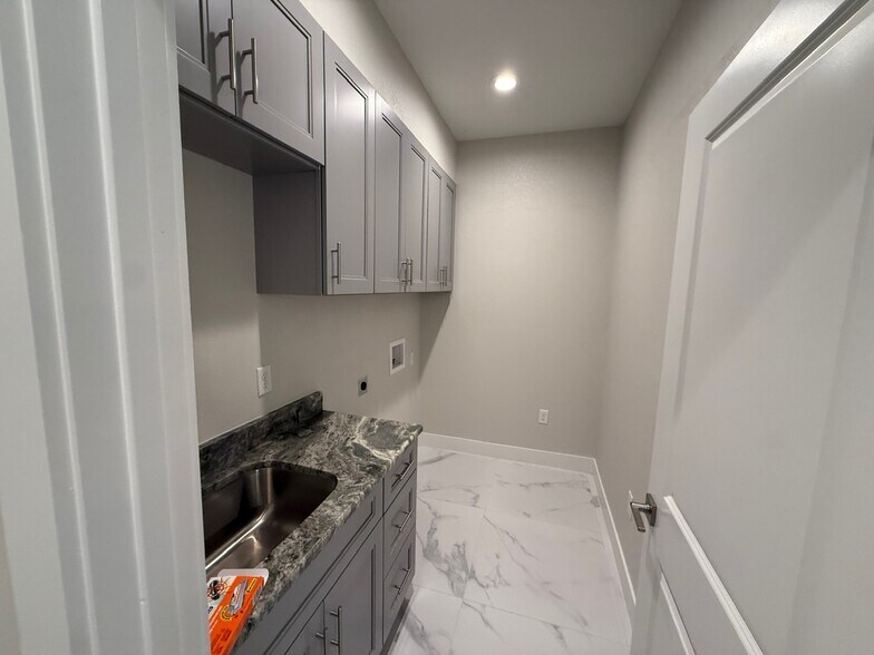More Photos Of 14422 Chamberlain Blvd, Port Charlotte Multifamily For Sale