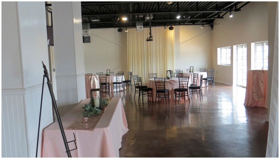 More Photos Of 2616 Commerce St, Dallas Storefront For Sale
