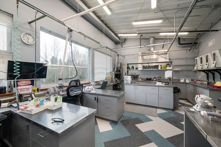 More Photos Of 905 Squalicum Way, Bellingham Flex For Sale