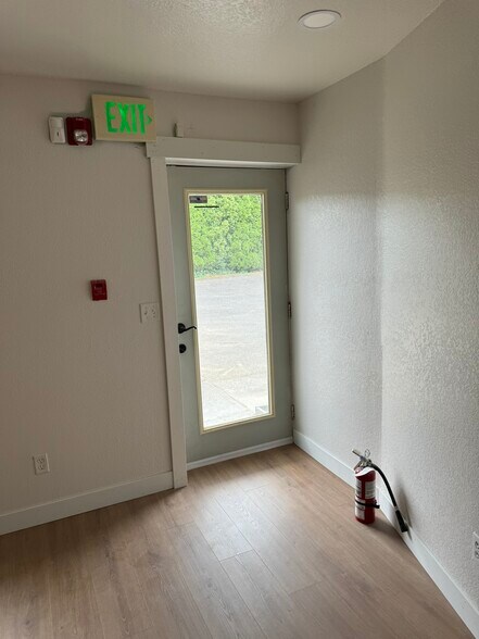 More Photos Of 902 E Maple St, Arlington Medical For Sale