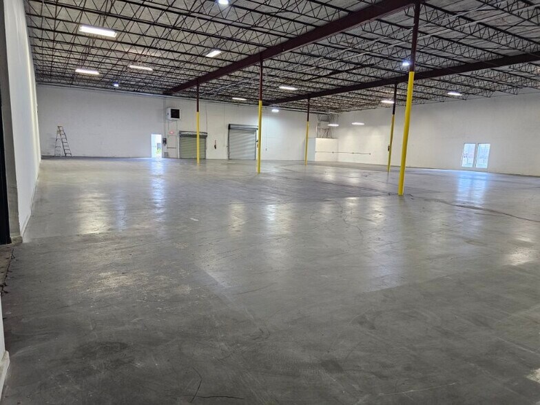 More Photos Of 3277 SE 14th Ave, Fort Lauderdale Warehouse For Lease