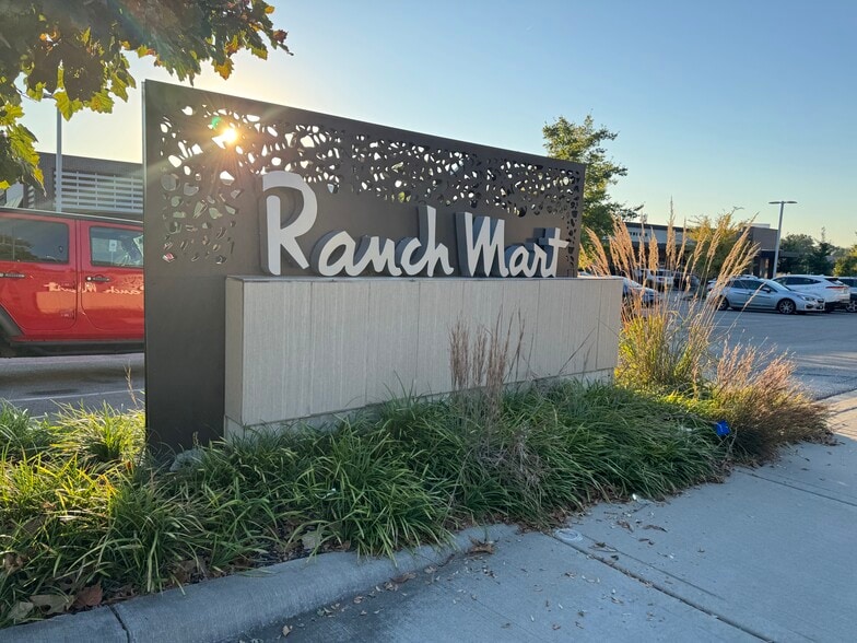 More Photos Of 9421 Mission Rd, Leawood General Retail For Lease