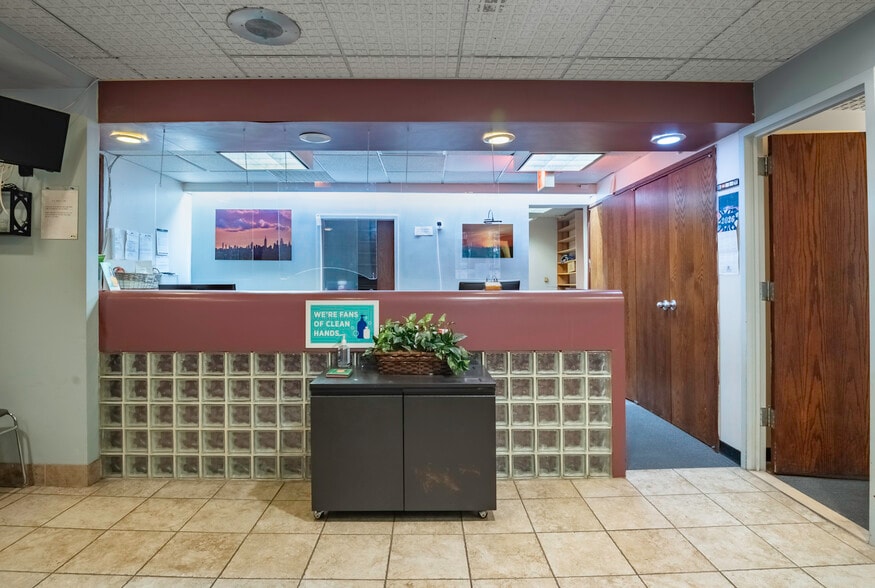 More Photos Of 9418 59th Ave, Elmhurst Office For Sale