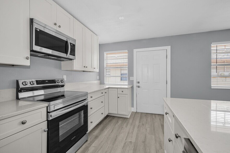 More Photos Of 1231 Illinois Ave, Palm Harbor Apartments For Sale