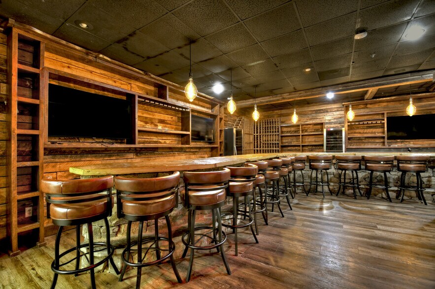 More Photos Of 588 E Main St, Blue Ridge Restaurant For Lease