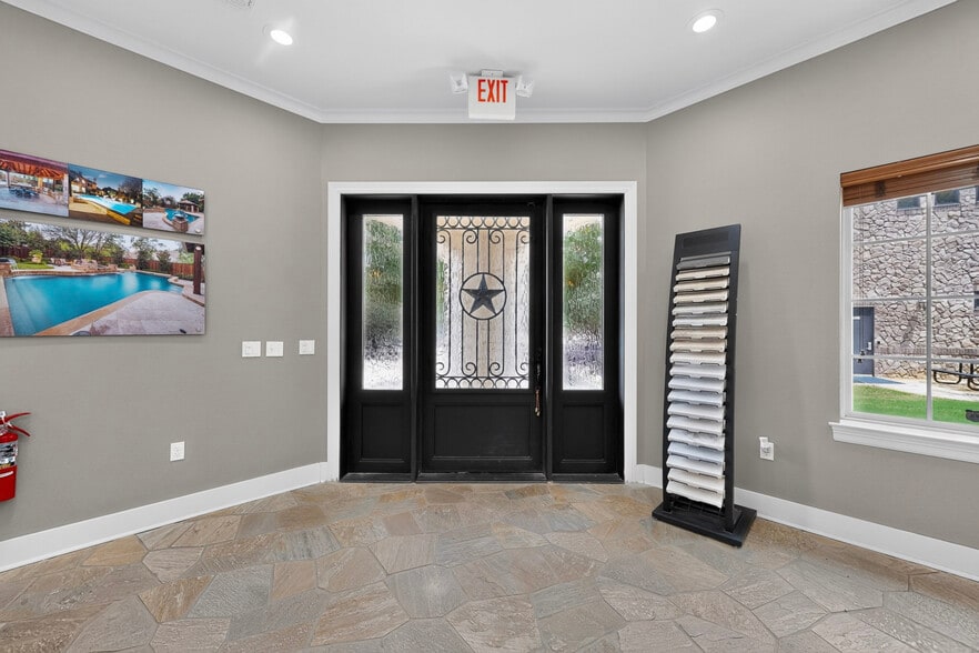 More Photos Of 2230 Bush Dr, McKinney Medical For Lease