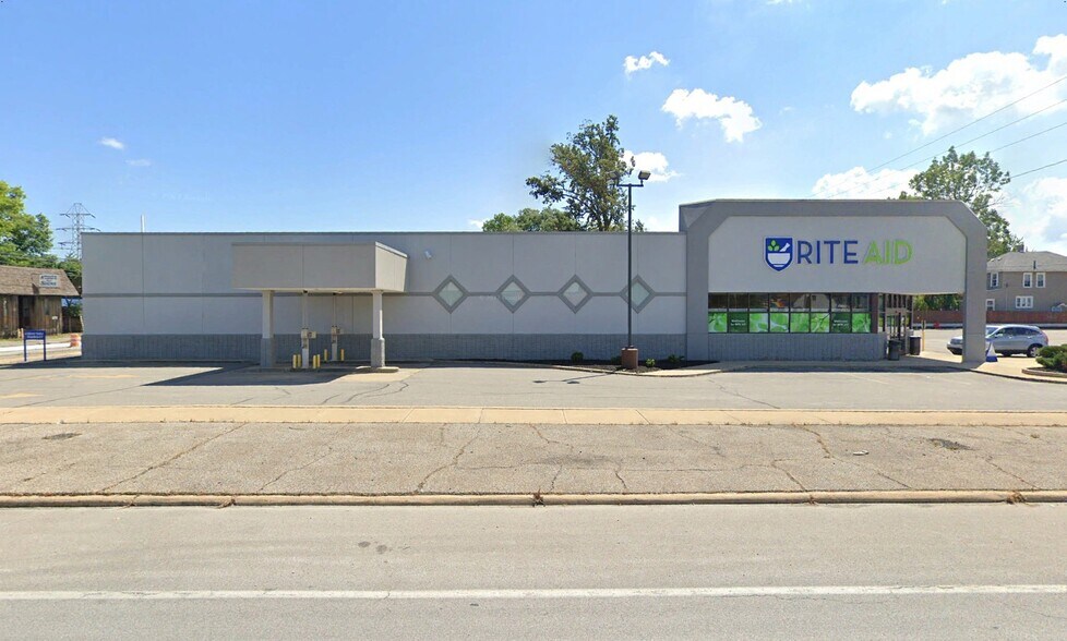 Primary Photo Of 2853 Grove Ave, Lorain Drugstore For Sale