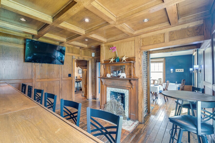 More Photos Of 412 6th St, Bristol Restaurant For Sale