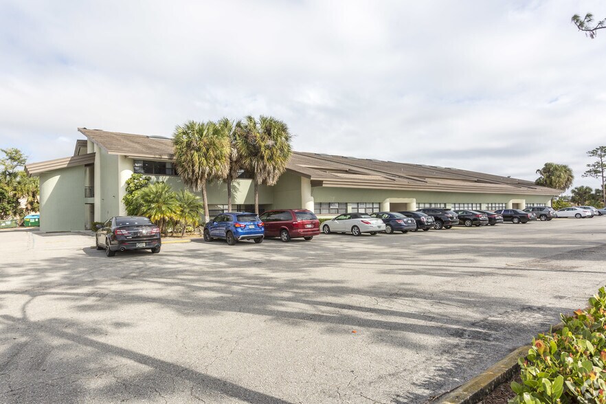 Primary Photo Of 12811 Kenwood Ln, Fort Myers Office For Lease