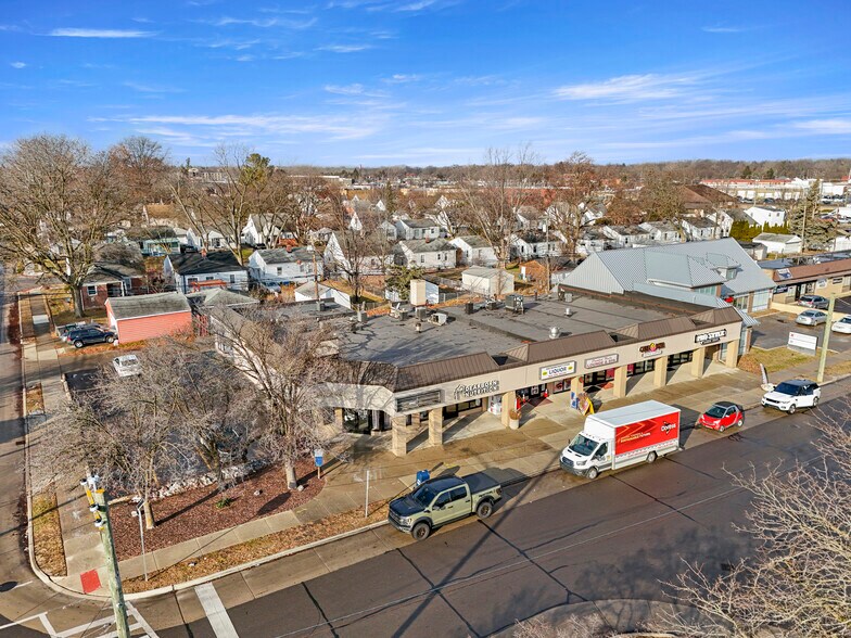More Photos Of 1832-1850 Grindley Park St, Dearborn Freestanding For Lease