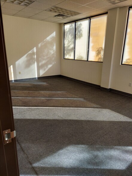 More Photos Of 1630 Main St, Longmont Storefront Retail Office For Lease