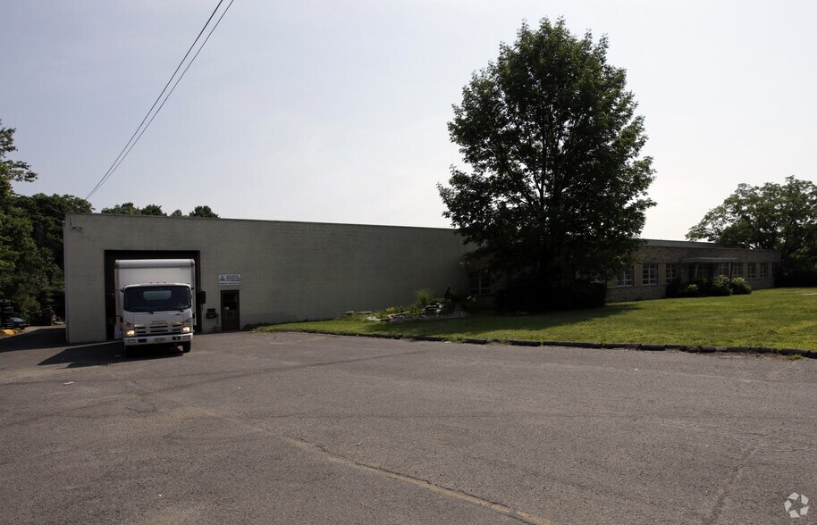 More Photos Of 90 Newark Pompton Tpke, Wayne Manufacturing For Lease