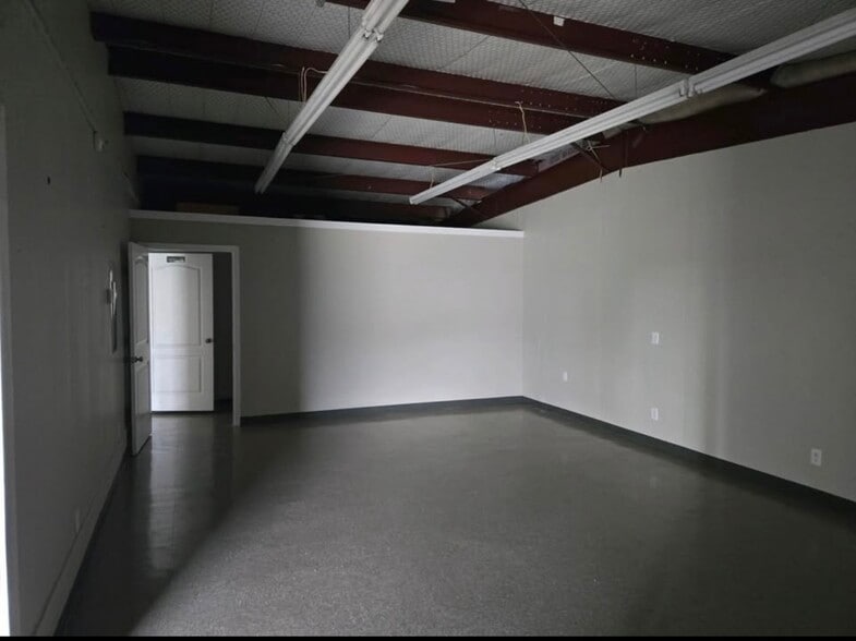 More Photos Of 6705 E US Highway 80, Longview Storefront For Lease