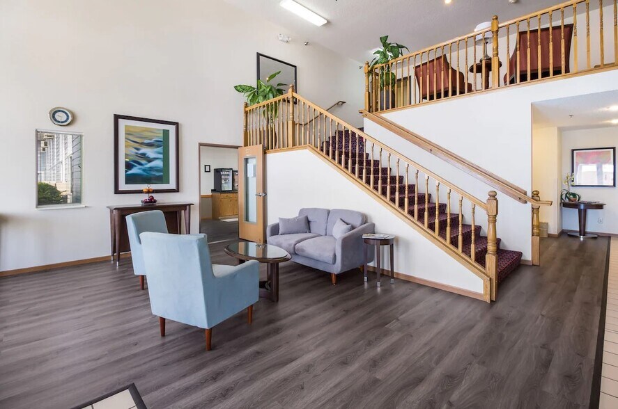 More Photos Of 117 Cody Ave, Alliance Hotel For Sale