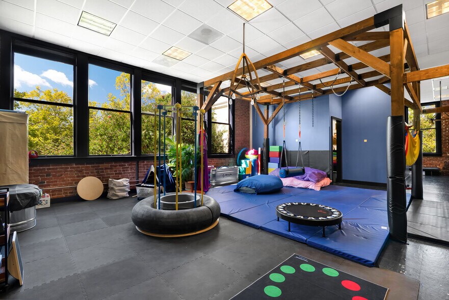 More Photos Of 11 5th St, Petaluma Loft Creative Space For Sale