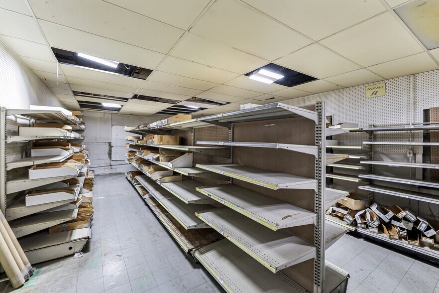 More Photos Of 3939 E 14th St, Des Moines Warehouse For Sale