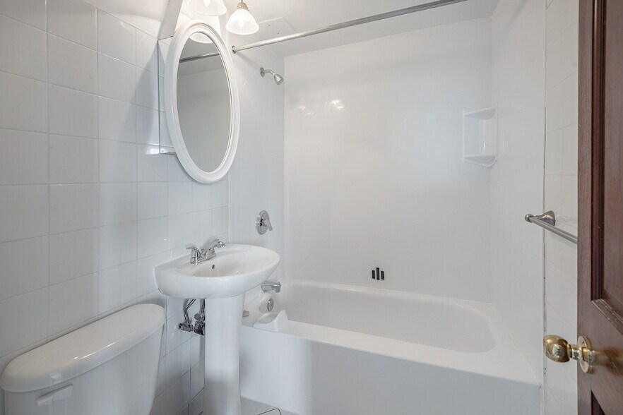 More Photos Of 250 Boul Saint-Joseph E, Montréal Apartments For Sale