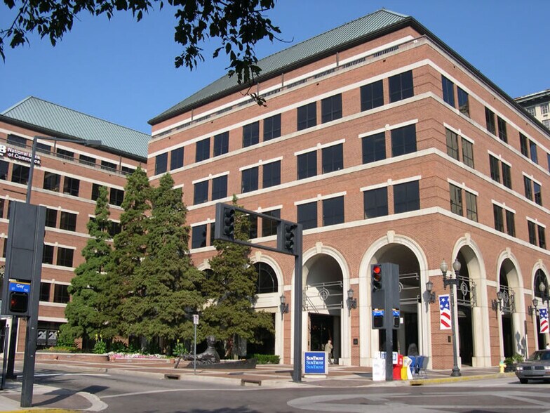 More Photos Of 625 S Gay St, Knoxville Office For Lease