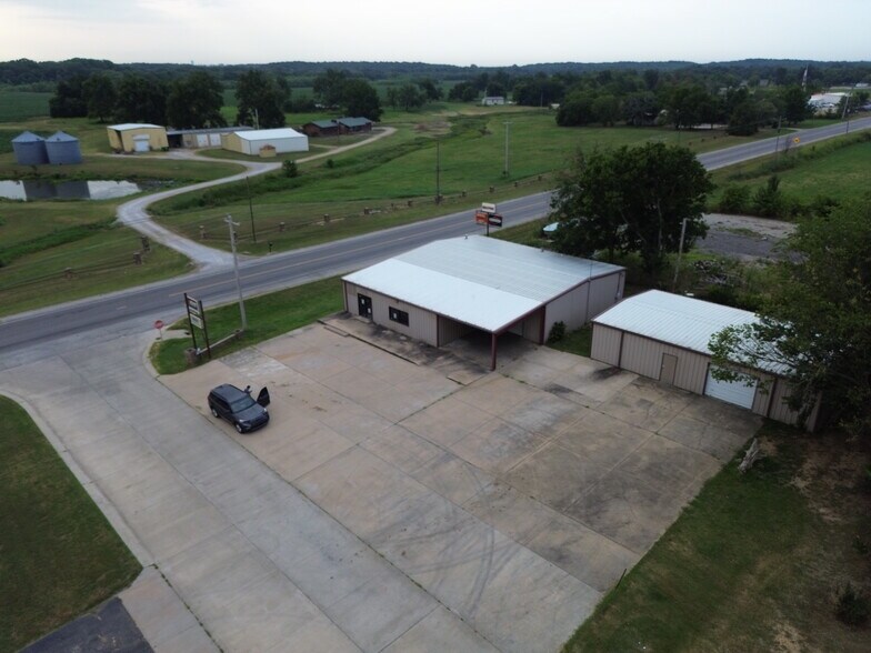 Primary Photo Of 542-544 Chestnut St, Skiatook Flex For Sale