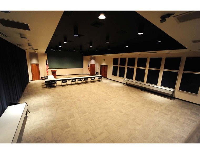 More Photos Of 100 N Stanton St, El Paso Office For Lease