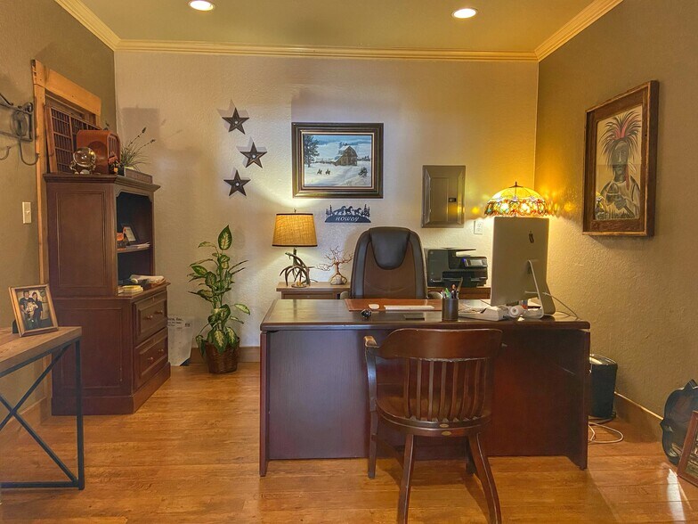 More Photos Of 3999 Hwy 16 South, Bandera Freestanding For Sale