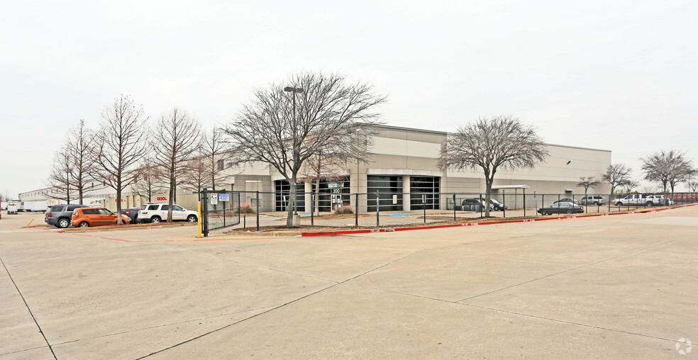 Primary Photo Of 3801 Pinnacle Point Dr, Dallas Warehouse For Lease