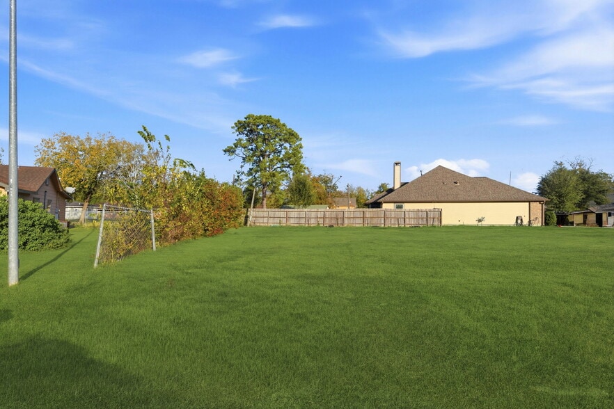 More Photos Of 5043 5045 Higgins and 5035 5037 Paula Street st, Houston Land For Sale