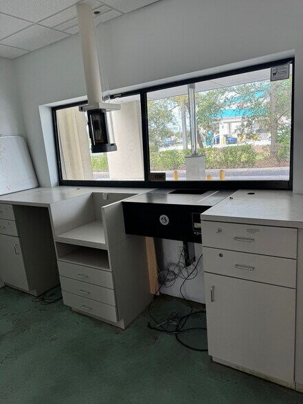 More Photos Of 3250 SE Federal Hwy, Stuart Freestanding For Lease
