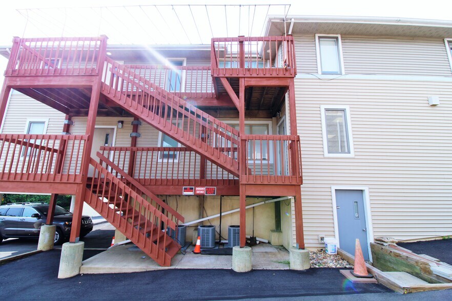 More Photos Of 538 Street Rd, Southampton Office For Lease