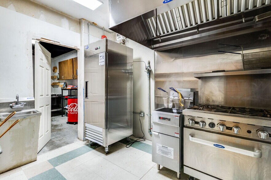 More Photos Of 417 NE Evangeline, Lafayette Medical For Sale