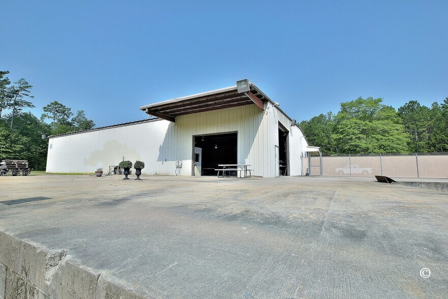 More Photos Of 300 Delano Dr, Manchester Warehouse For Sale