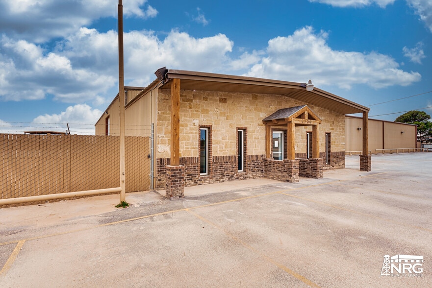 More Photos Of 6700 I-20, Midland Warehouse For Lease