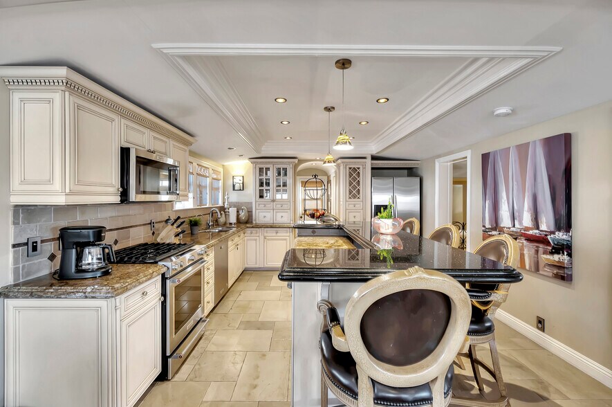More Photos Of 150 Cress St, Laguna Beach Apartments For Sale