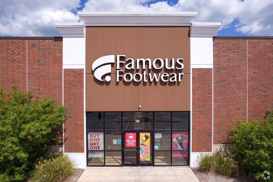 More Photos Of 260 E Rollins Rd, Round Lake Beach Unknown For Lease