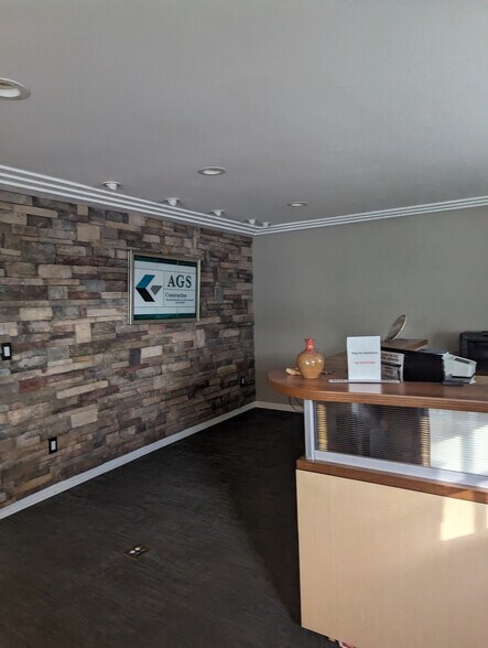 More Photos Of 2690 W Union Ave, Englewood Warehouse For Lease
