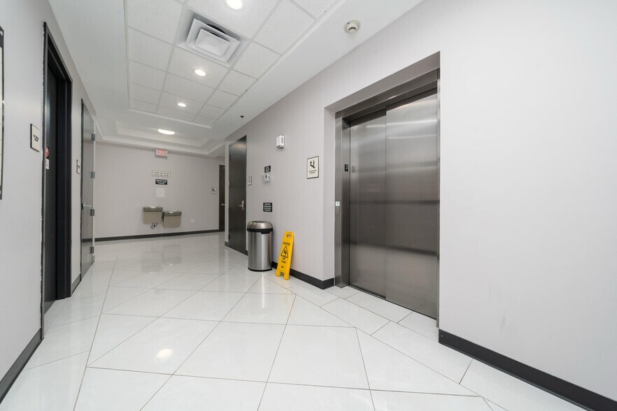 More Photos Of 13550 Village Park Dr, Orlando Office For Lease