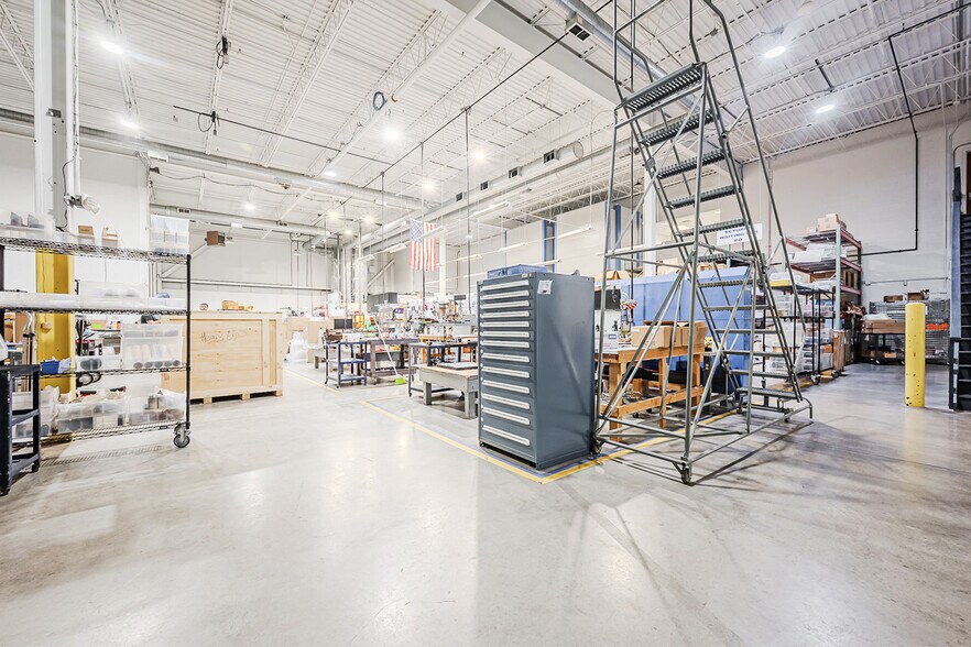 More Photos Of 40 McCullough Dr, New Castle Light Manufacturing For Lease
