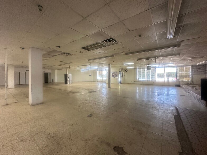 More Photos Of 14200 Chicago Rd, Dolton Storefront Retail Office For Lease