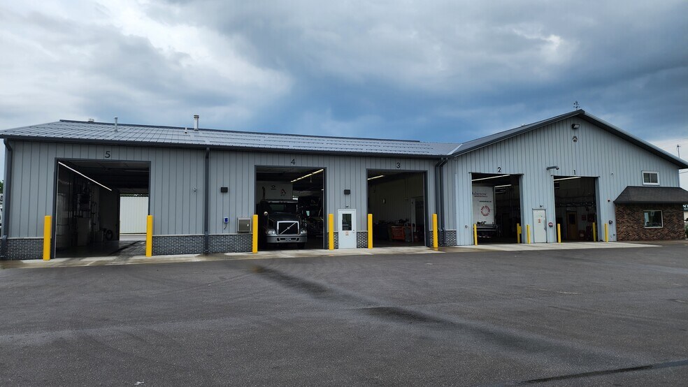 More Photos Of 3070 Commodity Ln, Green Bay Truck Terminal For Sale