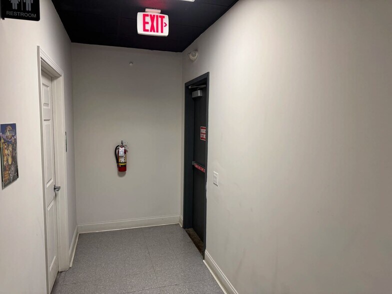 More Photos Of 2140 Lawndale Dr, Greensboro Storefront For Lease