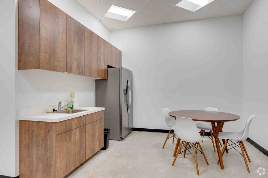 More Photos Of 425 E Colorado St, Glendale Office For Lease