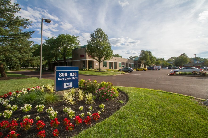 More Photos Of 800-880 Town Center Dr, Langhorne Unknown For Lease