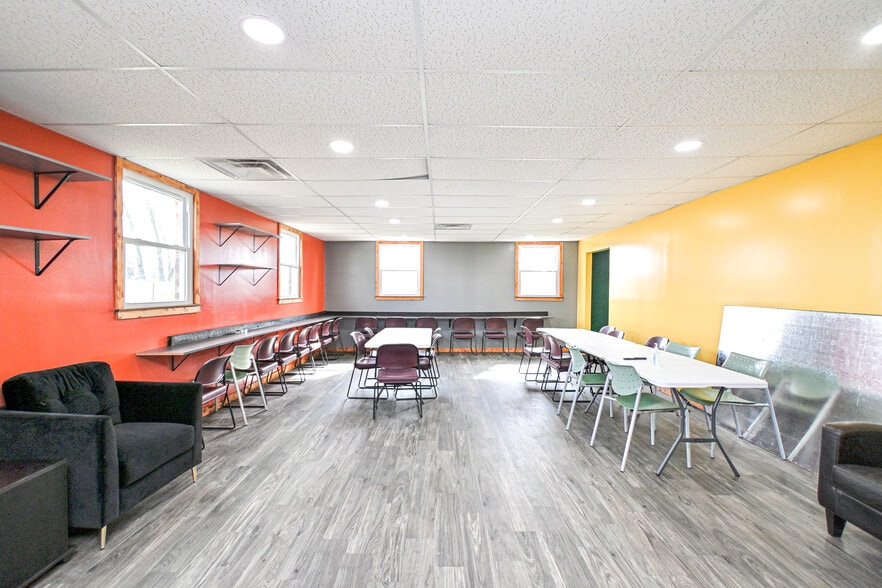 More Photos Of 8240 Clara Ave, Cincinnati Office For Sale