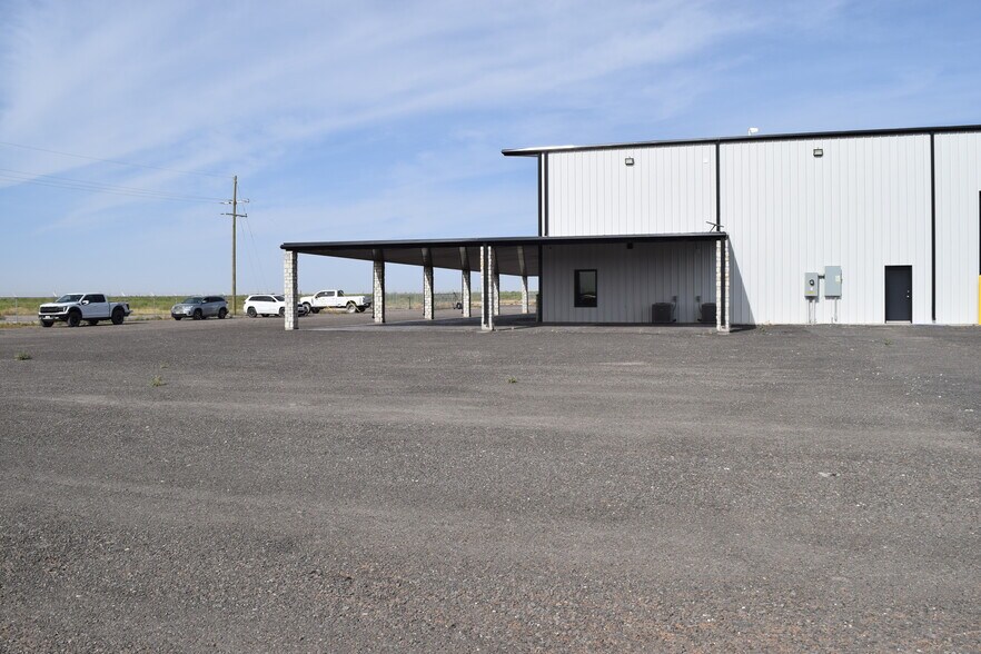 More Photos Of 6306 County 122 Rd, Midland Distribution For Lease