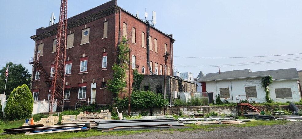 More Photos Of 8 N Main St, Ashley Office Residential For Sale