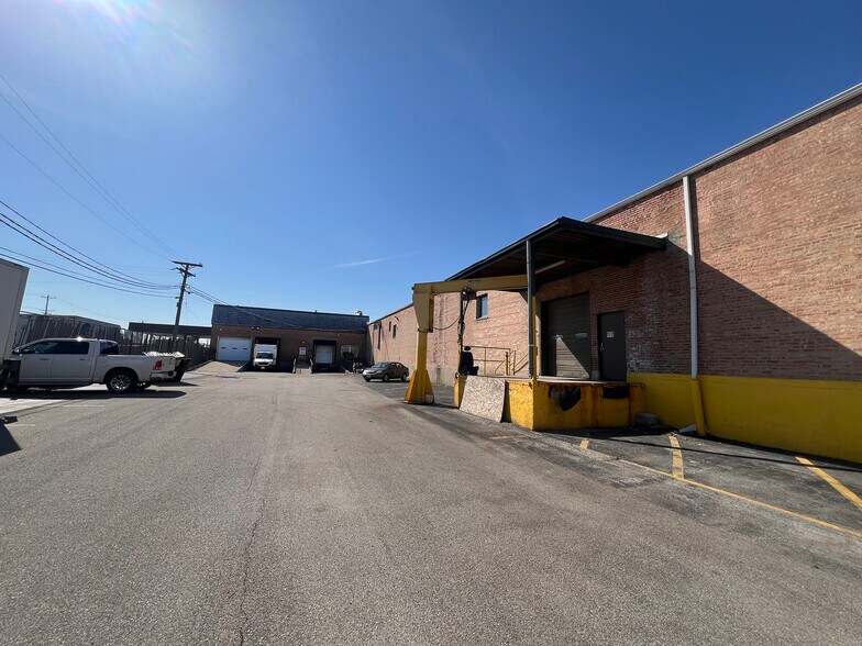 More Photos Of 10433-10435 Seymour Ave, Franklin Park Warehouse For Lease