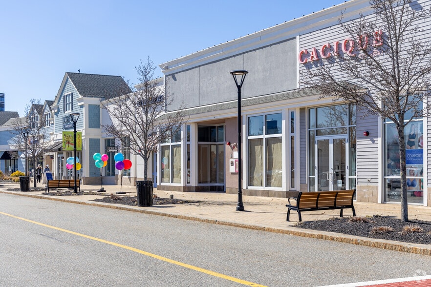 More Photos Of 2-10 Wayside Ave, Burlington Unknown For Lease