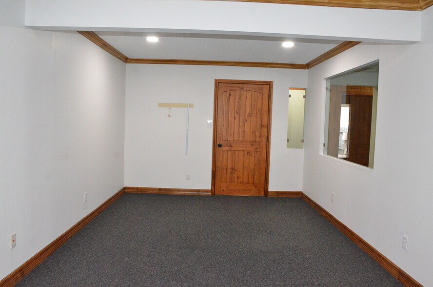 More Photos Of 212 E Houston St, Cleveland Office For Lease